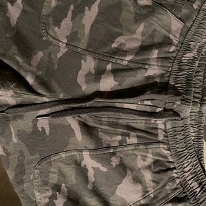 Athleta Camo Farallon jogger Size 10
